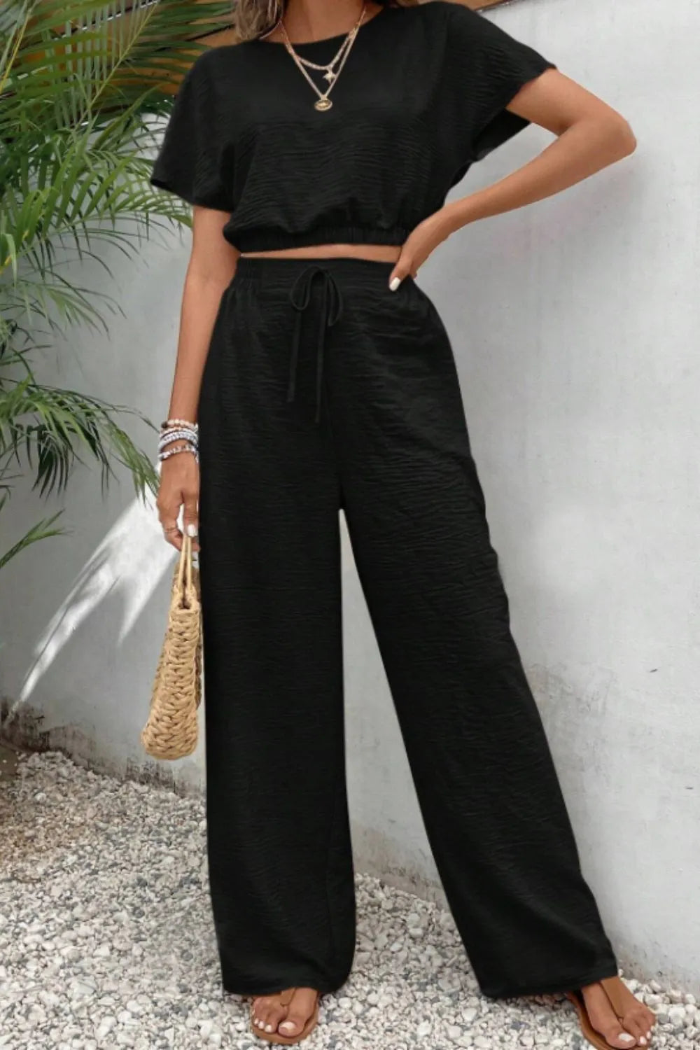 Women's solid color round neck slim fit sleeveless top and pants set