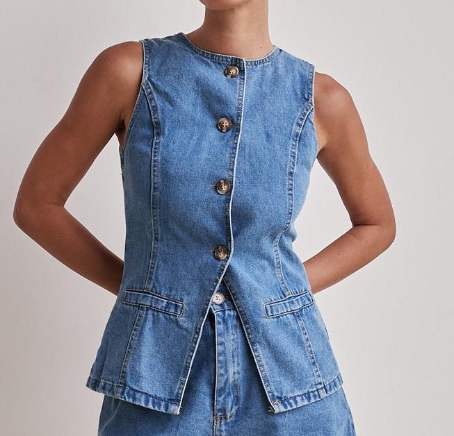 Fashionable sleeveless waist cinched high waisted loose denim shorts set