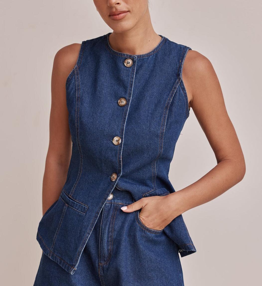 Fashionable sleeveless waist cinched high waisted loose denim shorts set