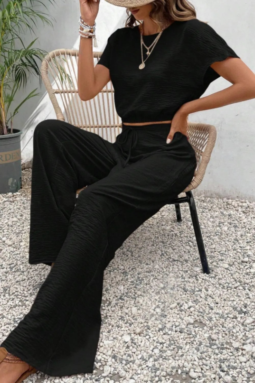 Women's solid color round neck slim fit sleeveless top and pants set