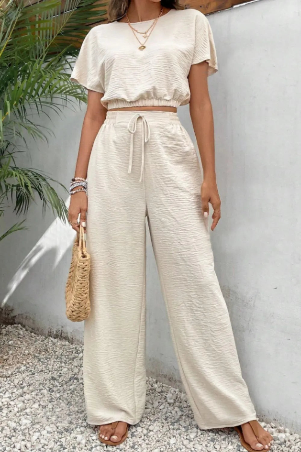 Women's solid color round neck slim fit sleeveless top and pants set