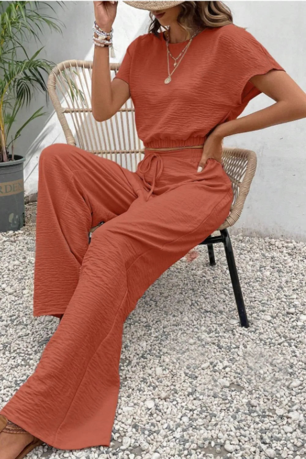Women's solid color round neck slim fit sleeveless top and pants set