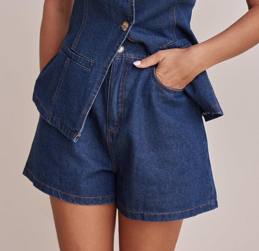 Fashionable sleeveless waist cinched high waisted loose denim shorts set