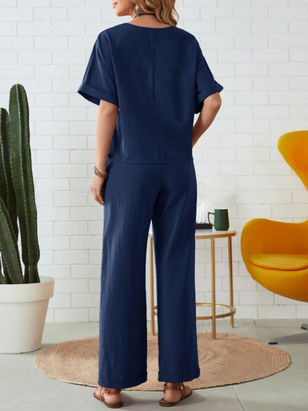 Round neck sleeveless comfortable casual top paired with pants two-piece set